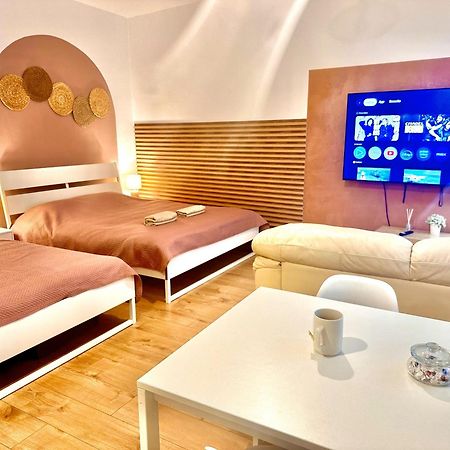 Apartment Kate - Old Town Bratislava Exteriör bild